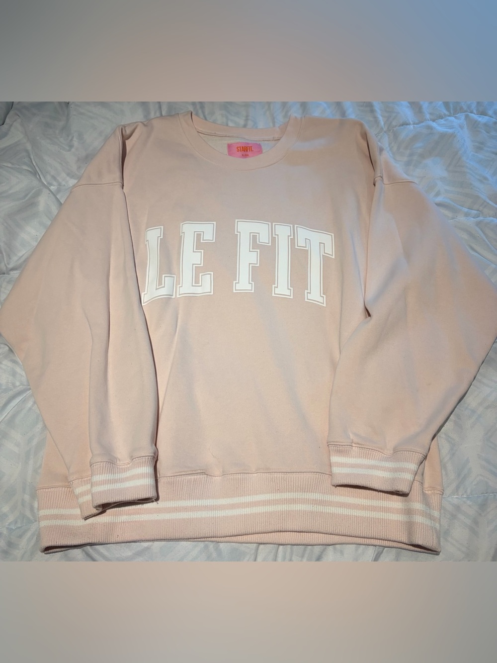 LE FIT Women's Crewneck Sweatshirt in Pale Pink